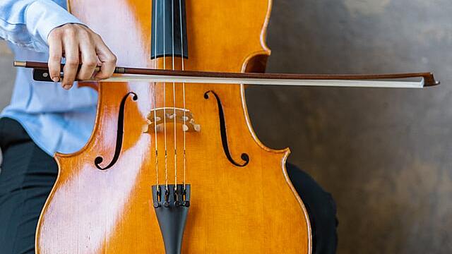 Сонник — к чему снится виолончель
