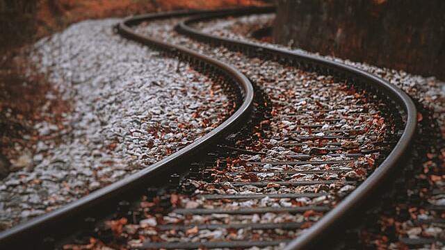 Сонник — к чему снится железная дорога