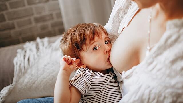 Сонник — к чему снится кормить ребенка грудью