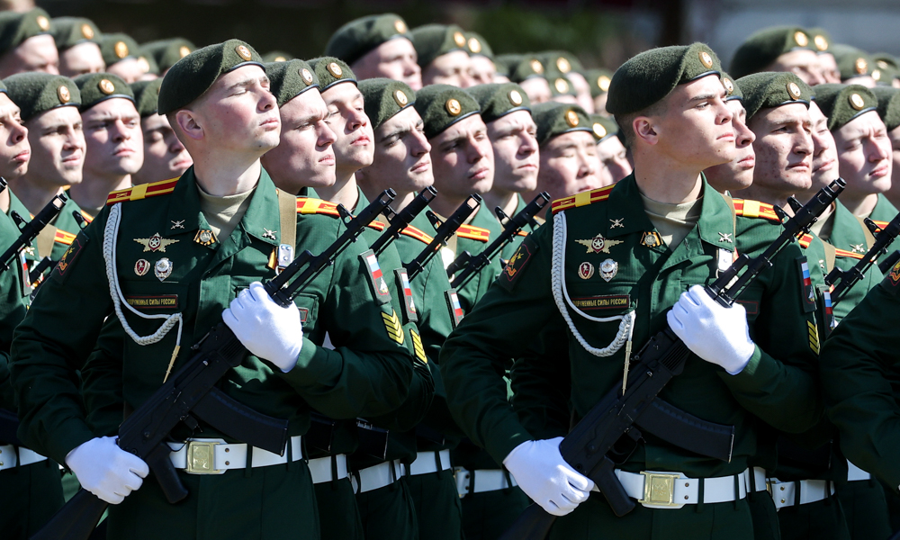 Военнослужащие парадных расчетов во время парада, посвященного 78-й годовщине Победы в Великой Отечественной войне