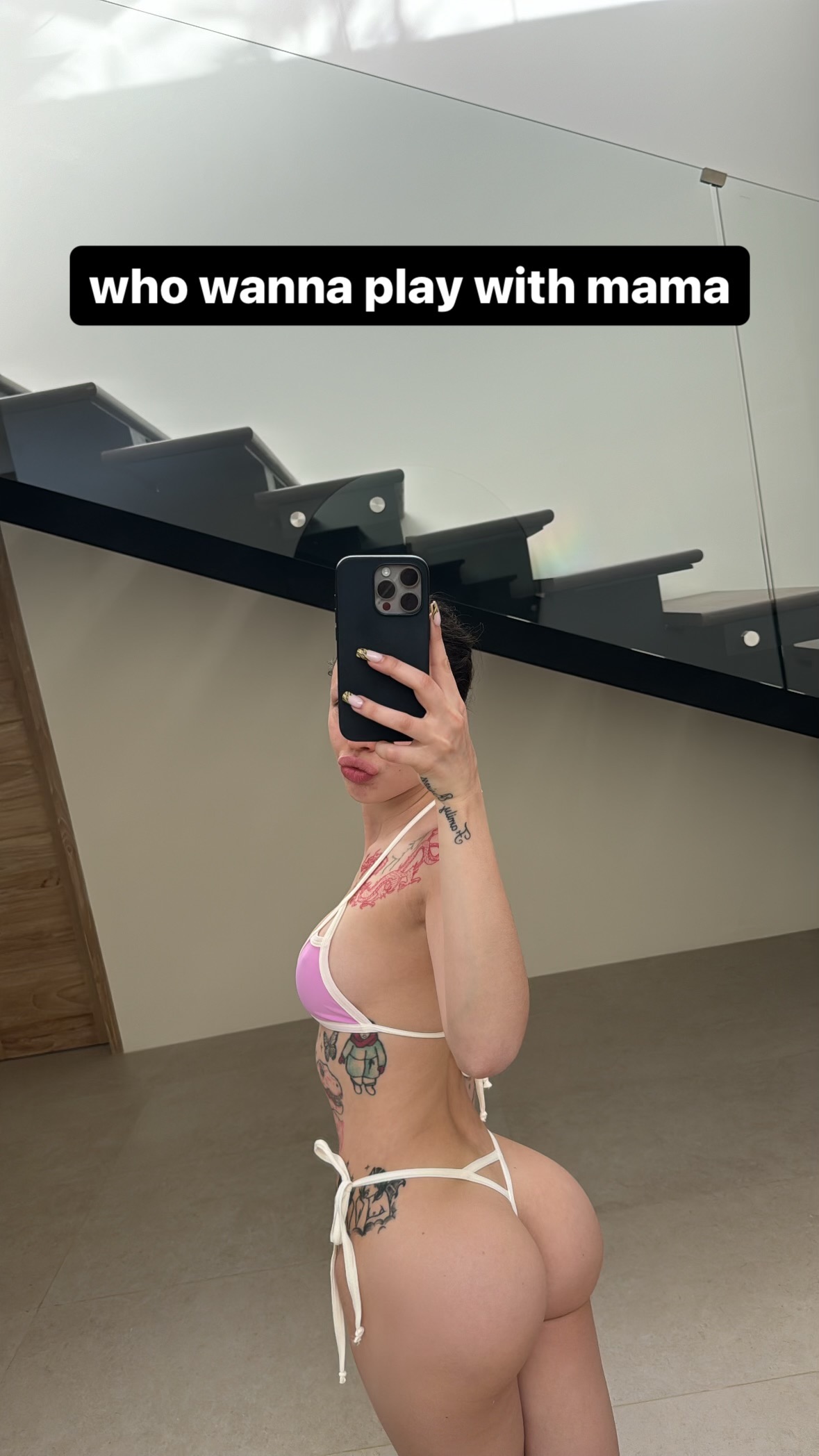 Инстасамка показала откровенное фото в бикини.