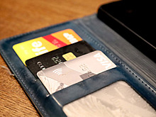 Россиянам ограничат количество банковских карт