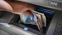 Что делать, если банкомат забрал деньги, но не зачислил на счёт