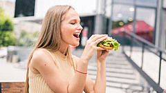 Какие продукты нельзя есть в жару: список от врачей