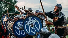 Викинги, ладьи и танки: 7 самых зрелищных исторических фестивалей лета
